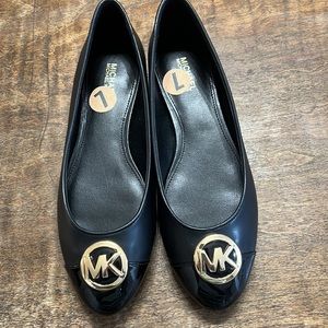 Micheal Kors black leather flats sz 7